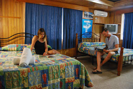 Zdjęcia nagrodzone Horizon Backpackers @ Smugglers Cove