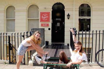 Fotky Baggies Backpackers Brighton