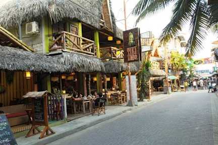 Photos of Tikilimbo surf hostel & restaurant