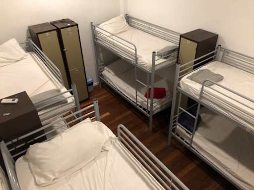Ilustrasi kamar penginapan di