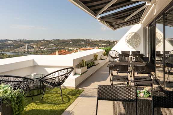 Penedo da Saudade - Suites & Hostel