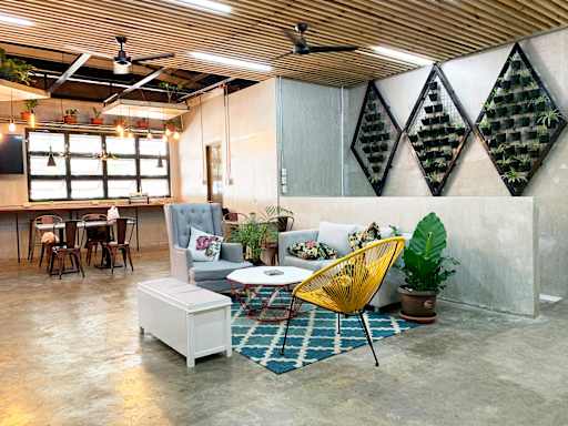 HappyNest Hostel