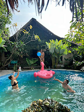 Losmanos Hostel
