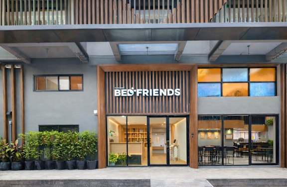 BED Friends Poshtel