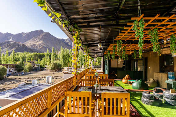 Rainbow Hostelier