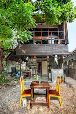 Bunga Hostel