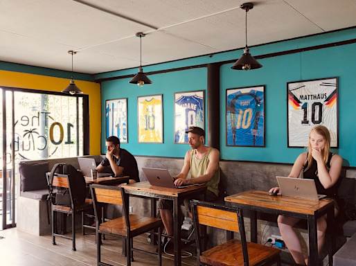 The 10 Club Hostel