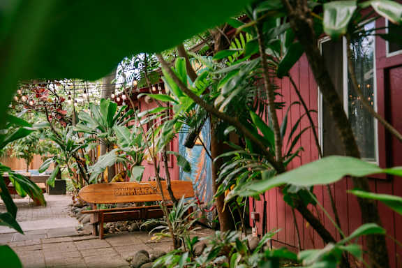 Banana Bungalow Maui Hostel