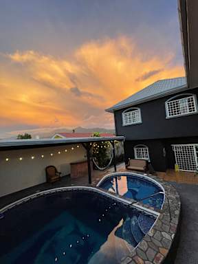 Trebol House Hostel