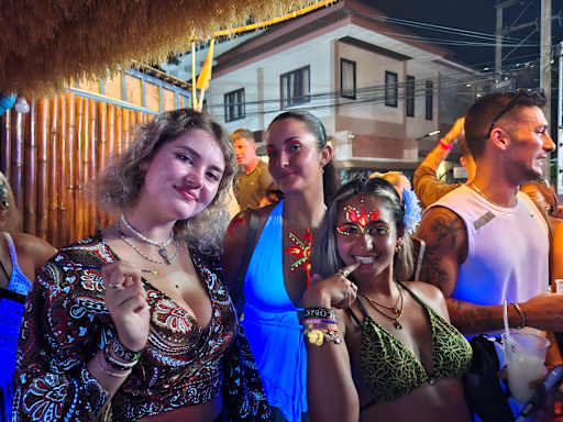 Revolution Hostel Koh Tao
