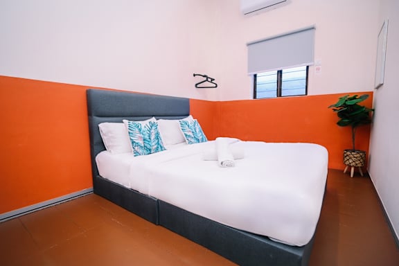Swing & Pillows @ 75 Chulia St, Georgetown Penang