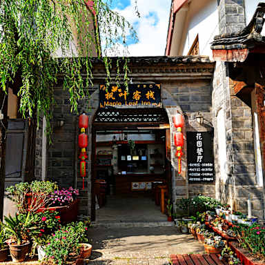 Maple Leaf Inn Shuhe