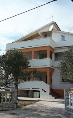 Apartments Mira