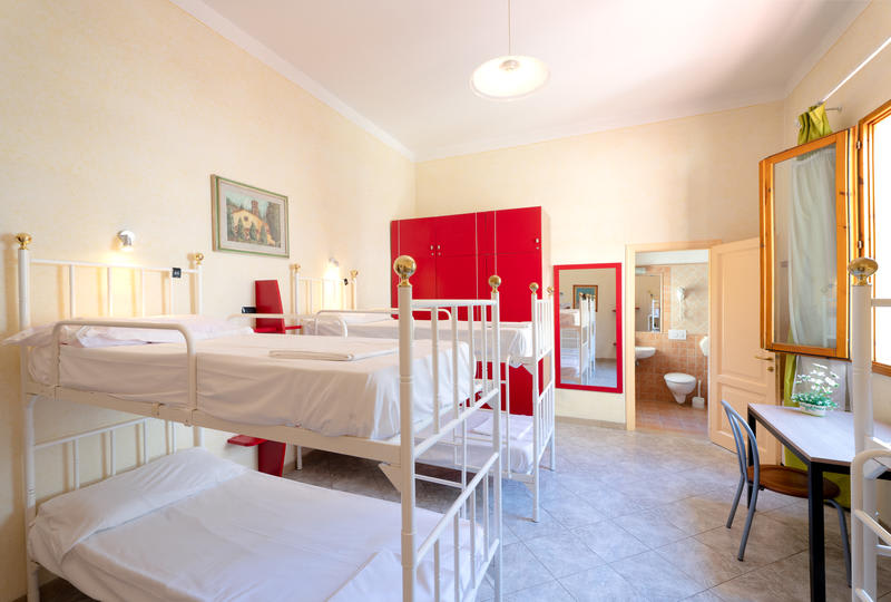 Kamar tidur di Archi Rossi Hostel di Florence