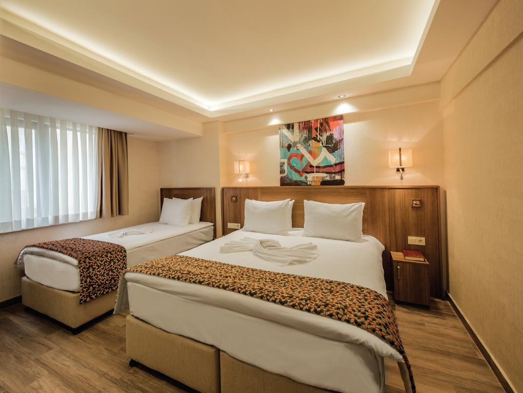 B Guest Hotel