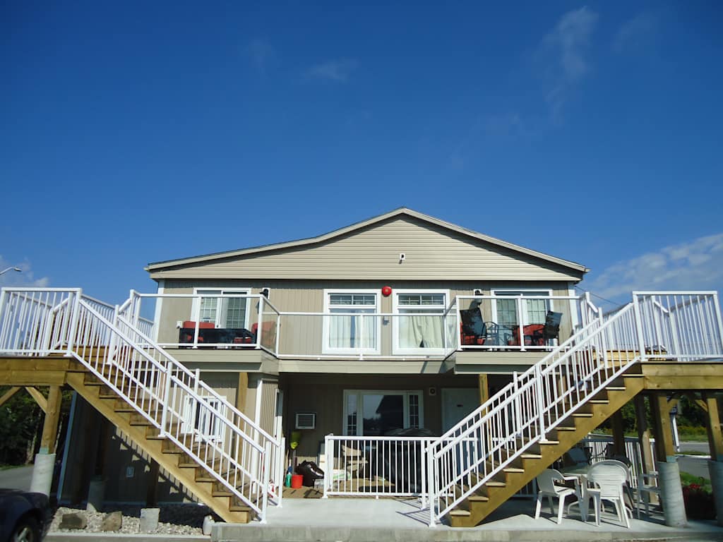 Bayside Inn &amp; Waterfront Suites