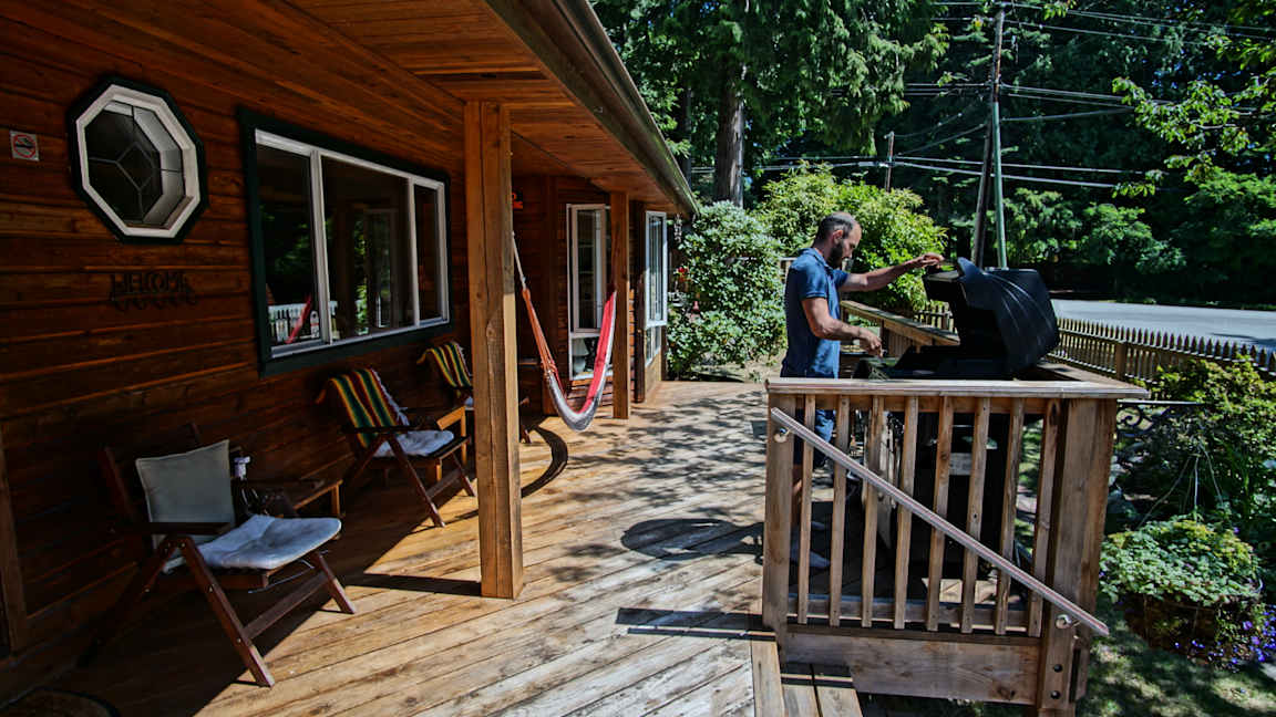 Up The Creek Backpacker's Lodge, Roberts Creek