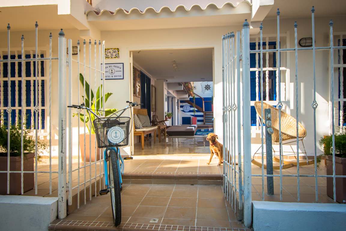 Casa del Puerto Hostel &amp; Suites