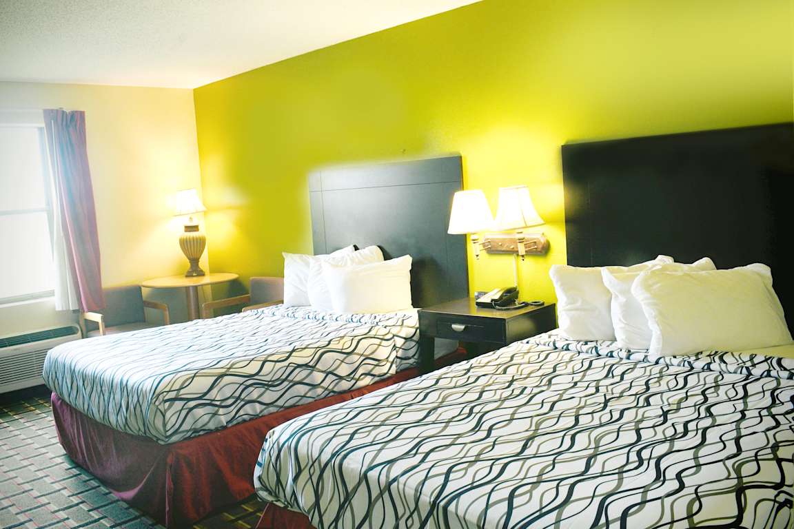 Sky Palace Inn &amp; Suites Wichita North