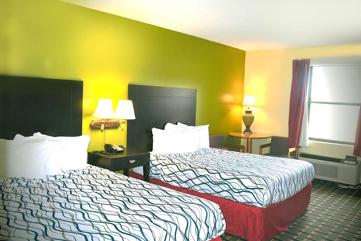 Sky Palace Inn &amp; Suites Wichita North