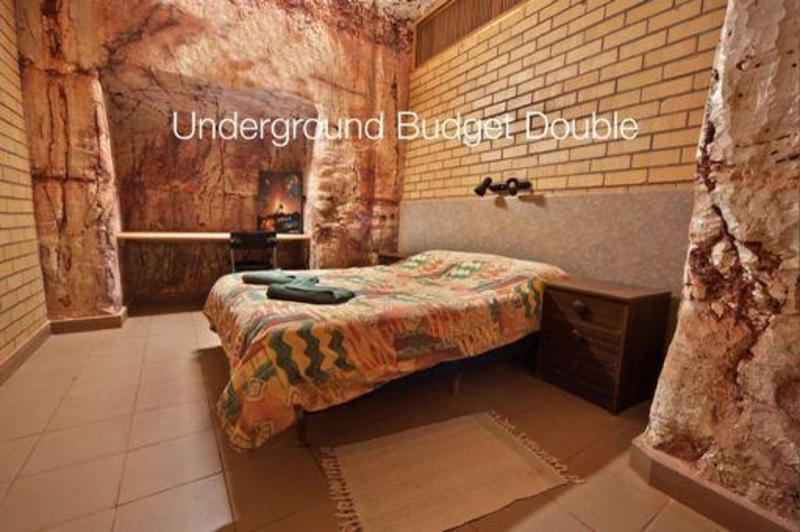 Radeka Downunder Underground Backpackers &amp; Motel