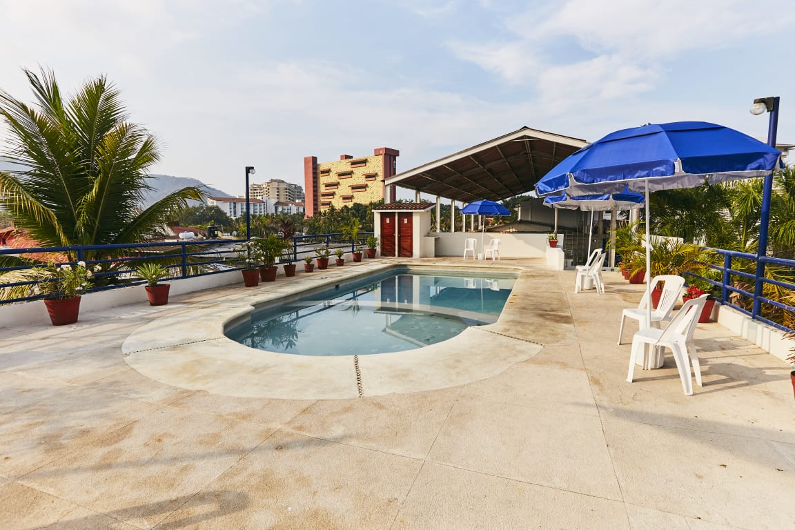 Hotel Suites Ixtapa Plaza y centro comercial