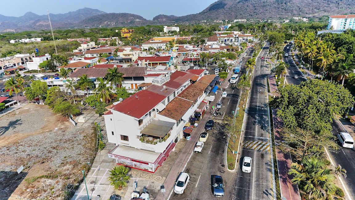 Hotel Suites Ixtapa Plaza y centro comercial