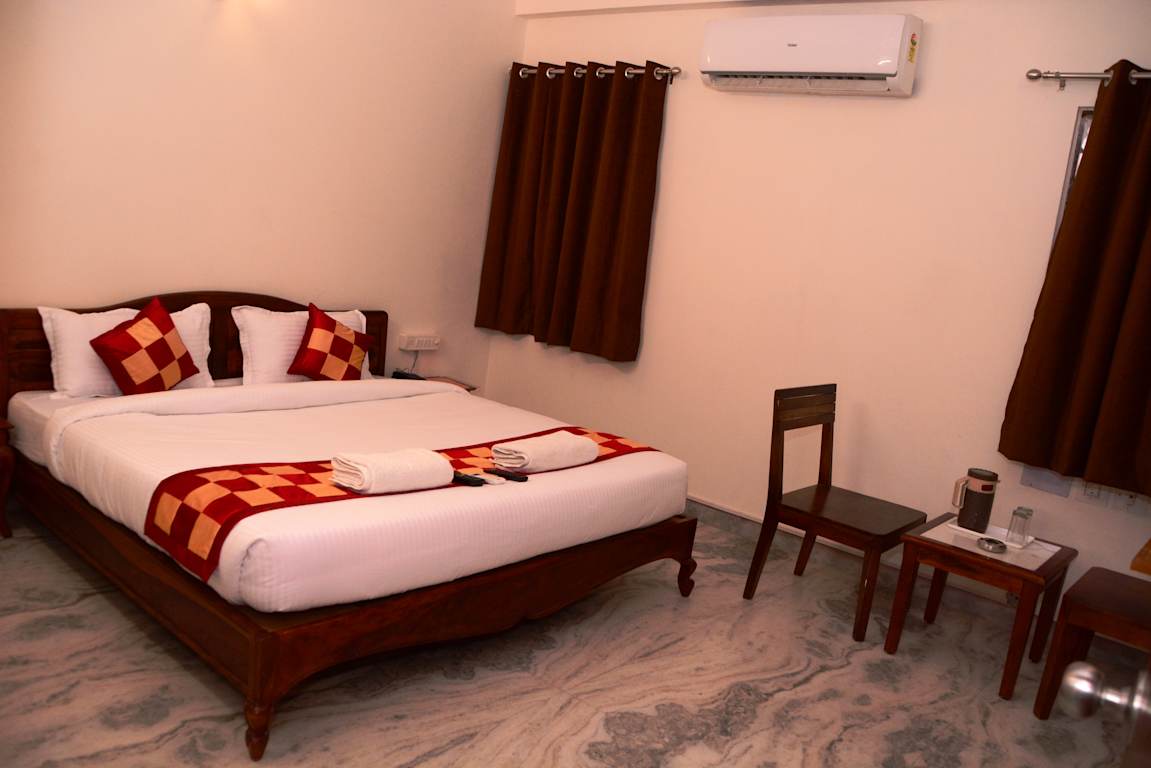 Hotel Sugandh Retreat