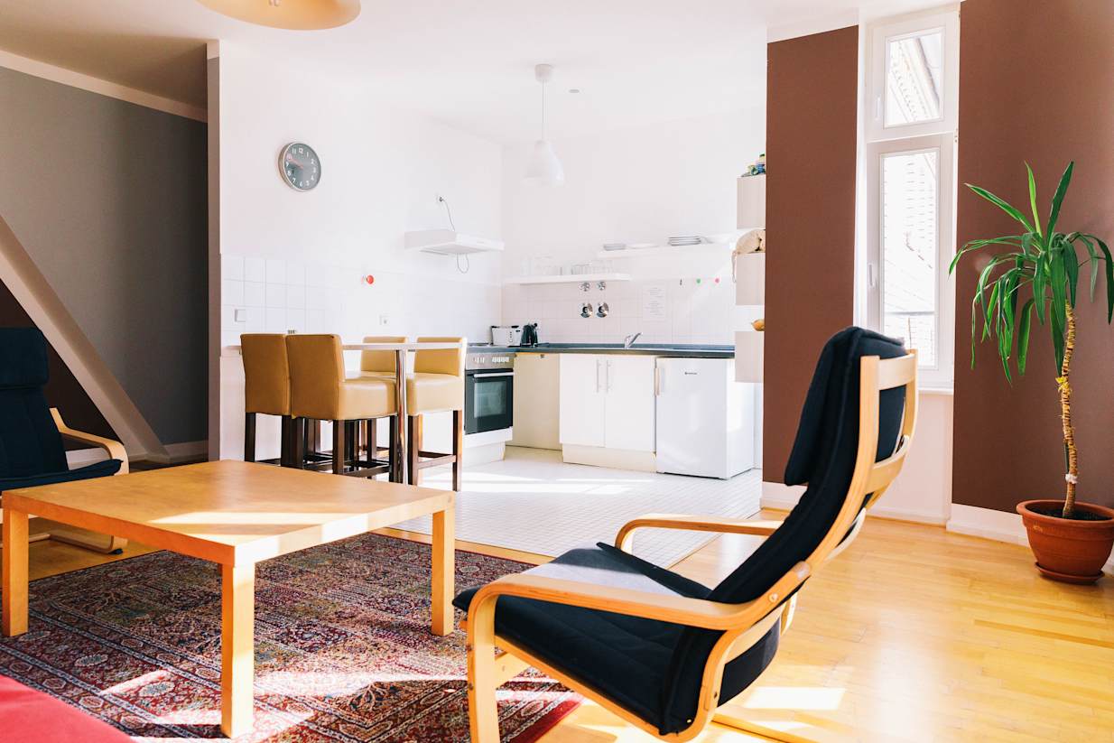 Salón y cocina de uno de los St Christopher’s Apartments Berlin  [Foto: Hostelworld]