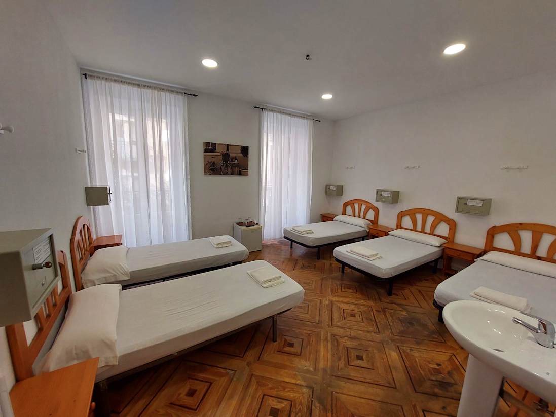 Habitación compartida en el Hostal Miralva [Foto: Hostelworld]