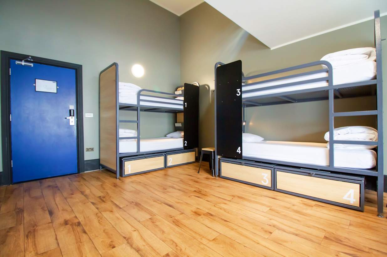 Literas en habitación compartida en el Generator Dublin, Irlanda [Foto: Hostelworld]