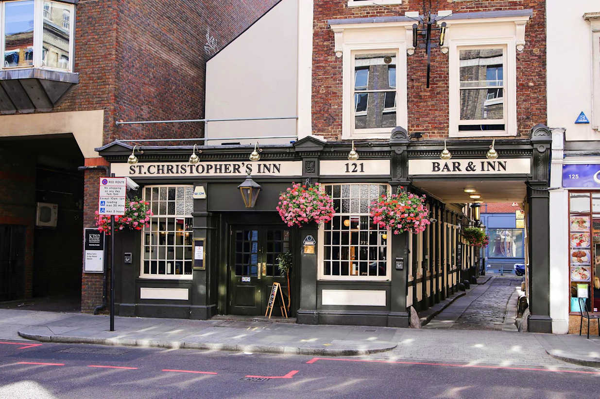 5 Top Rated Backpacking Hostels In London: Exploring on a Budget 5