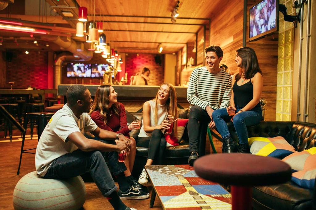 5 Top Rated Backpacking Hostels In London: Exploring on a Budget 3