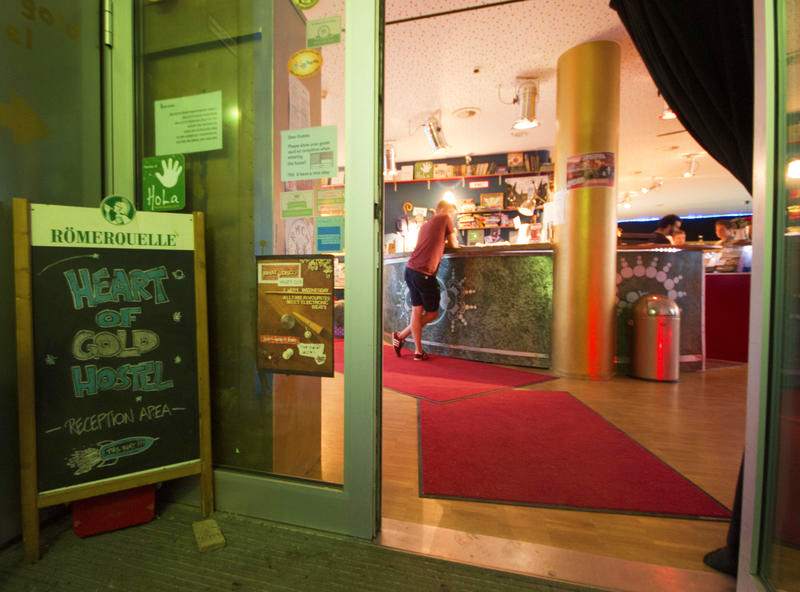 Entrada y zona de recepción del Heart of Gold Hostel [Foto: Hostelworld]