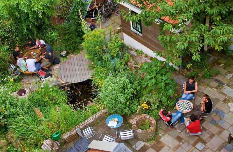 Jardín del Hostel Strowis, donde nos alojamos en Utrecht [(c)Foto: Hostelworld]