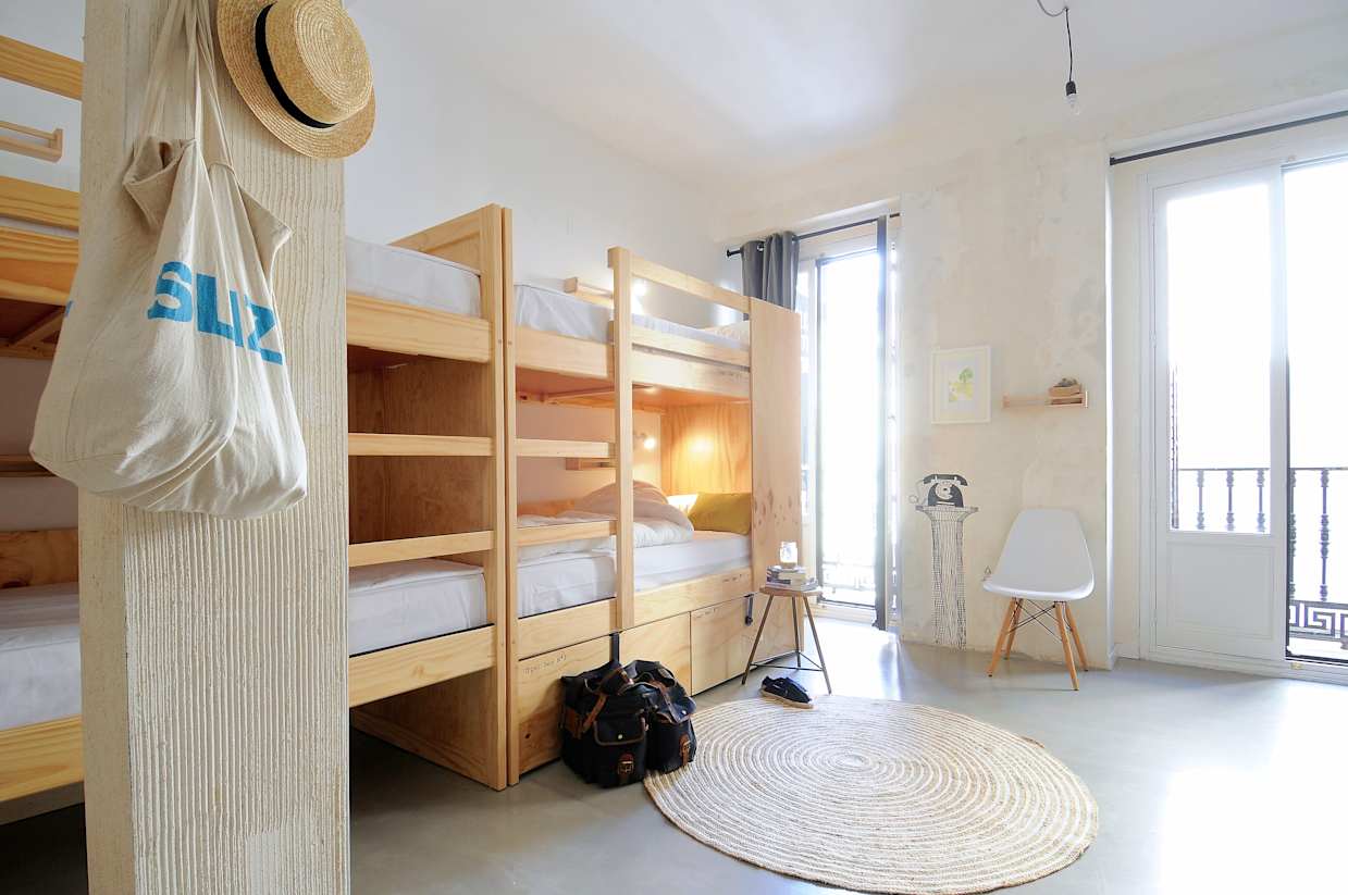 Literas en una habitación compartida del The Hat Madrid [Foto: Hostelworld]