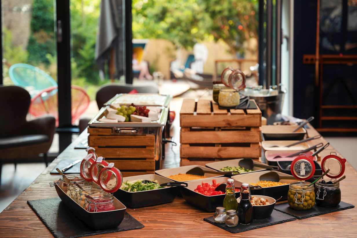 Vista parcial del desayuno en el Pfefferbett Hostel Berlin [Foto: Hostelworld]