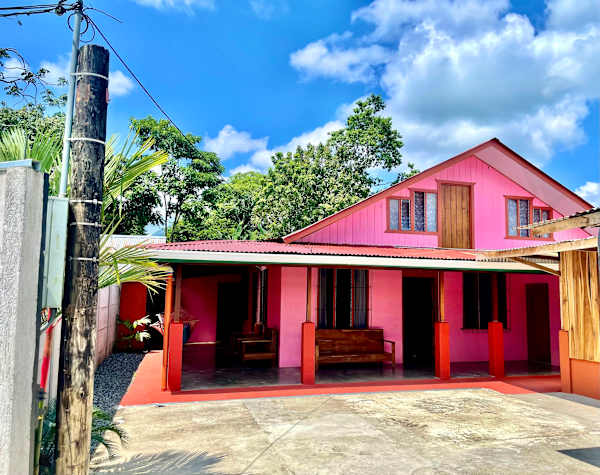 Fortuna Pink Hostel - La Fortuna