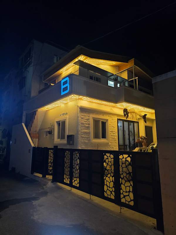 Artpick (Busan Backpackers) - Busan
