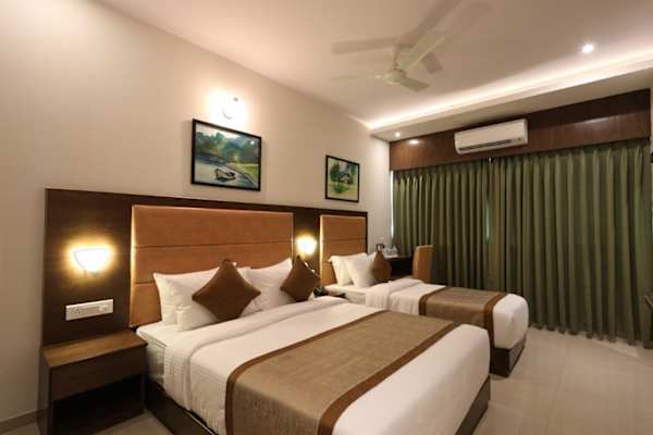 Hotel The Azure - Mumbai
