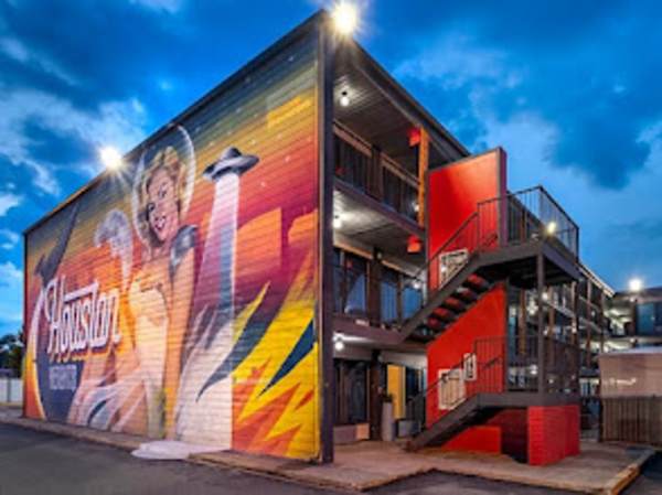 Host/el -  Boutique Shared Rooms - Houston, TX