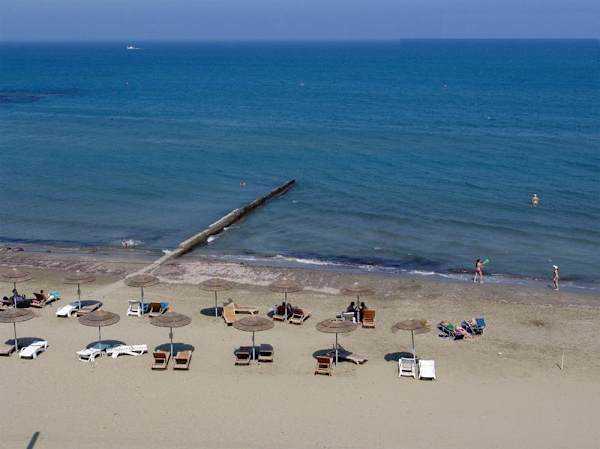 Mackenzie Beach Hotel & Apartments - Larnaca