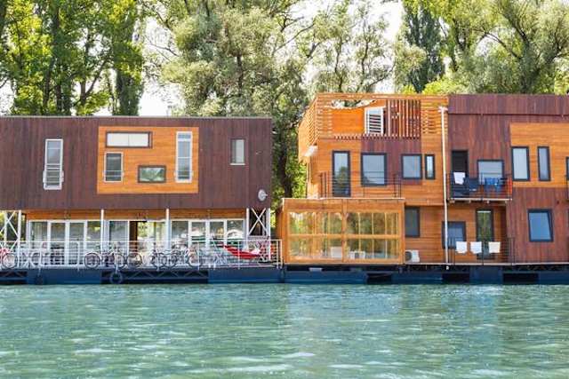 ArkaBarka Floating Hostel, Belgrade