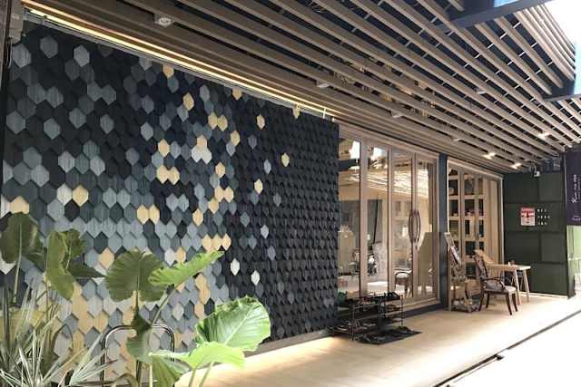 Kinnon Deluxe Hostel Coworking Cafe, Bangkok