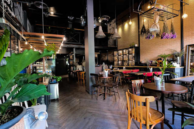 Iron32 Hotel Bar and Bistro, Chiang Mai