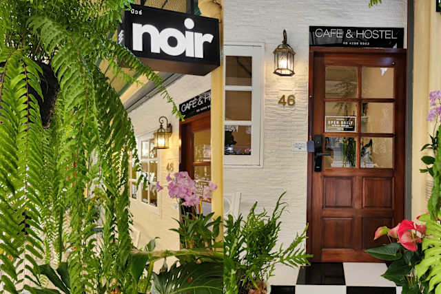 Noir Cafe and Hostel, Bangkok