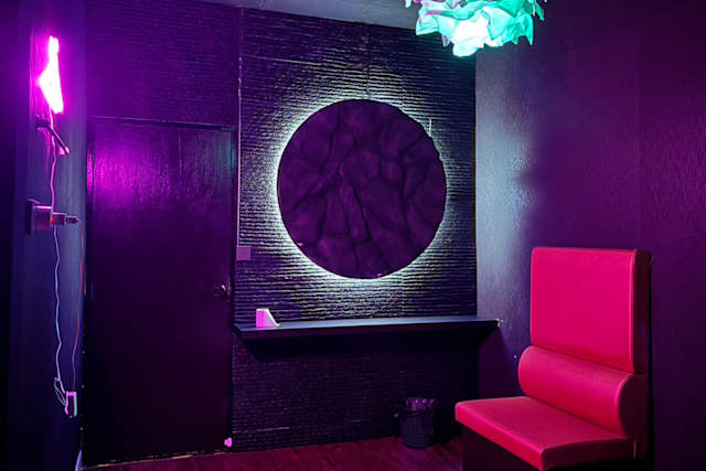 Doctor Alien Hostel, Don Mueang, Bangkok