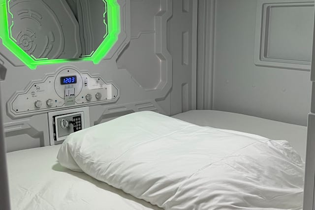 Kiwi Capsule Hotel, Bangkok