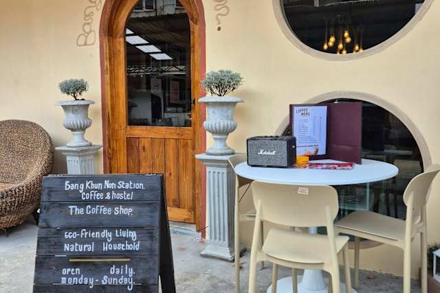 Bangkhun Non Station Coffee & Hostel, Bangkok