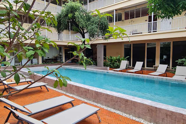 Feung Nakorn Balcony Rooms and Cafe, Bangkok